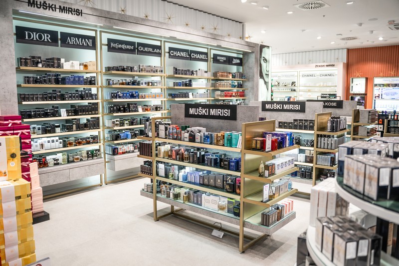 Novo uređena Douglas parfumerija CCO West