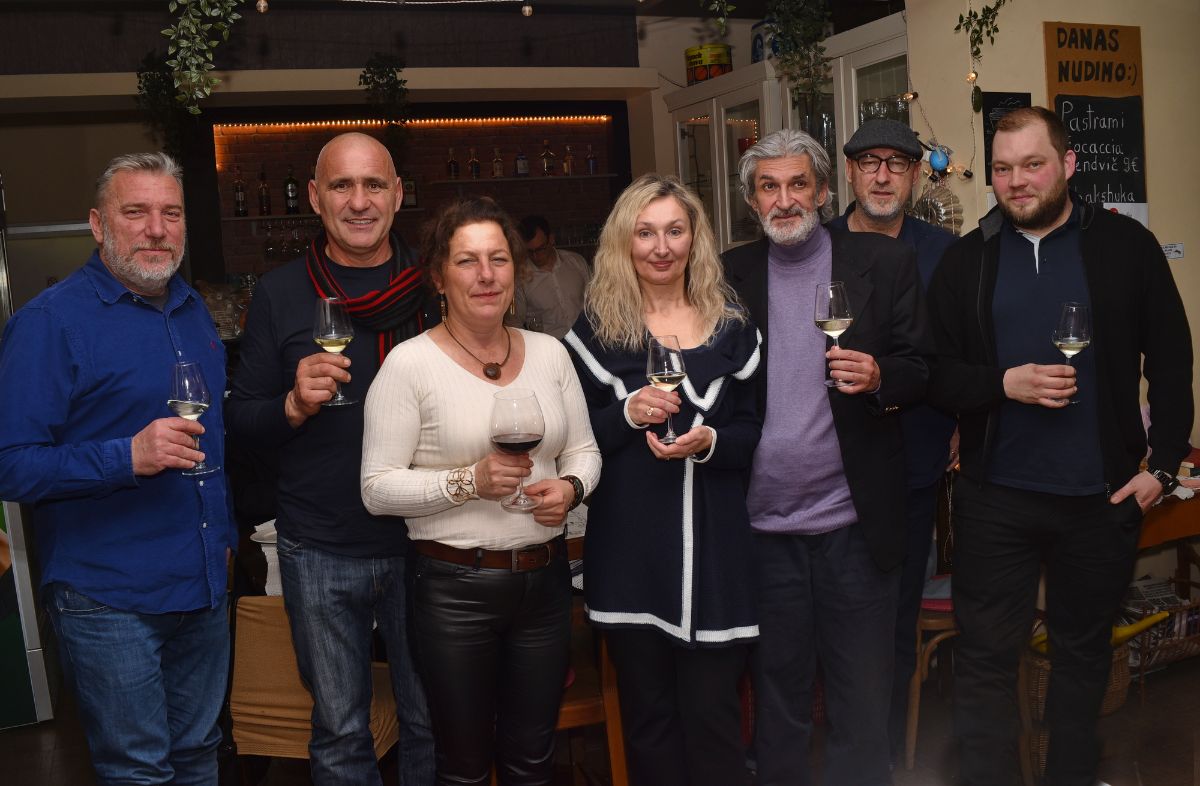 12 Organizatori i sudionici