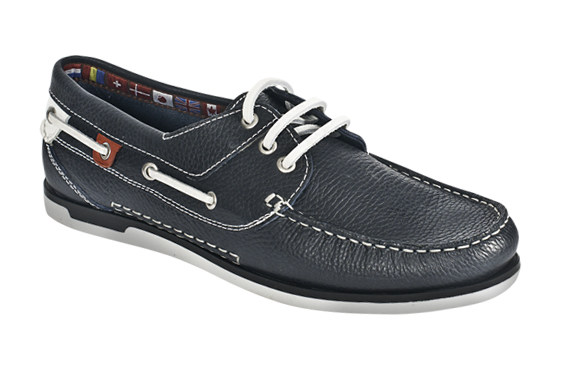 muske brodarice  sada 18450 kn prije 36900 kn cr