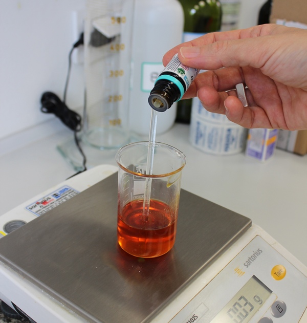 19 - Dodatak etericînog ulja ruzîe u otopljenu masnu fazu cr