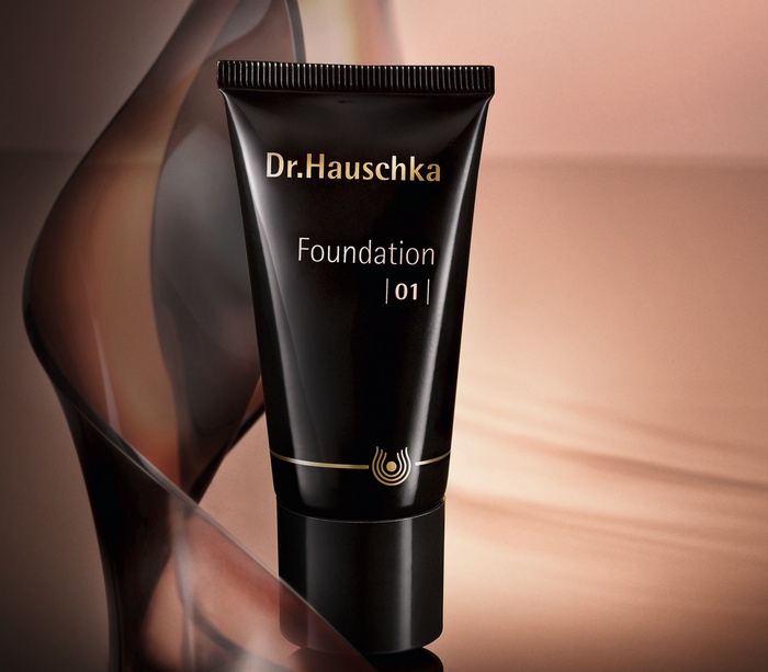 Emo Packshot Foundation 2015 Press cr