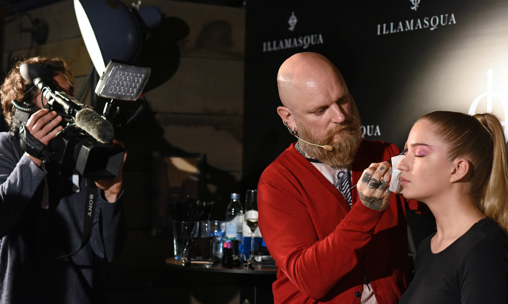 JET191001 RP ILL neon xmas 10 017 300dpi 1350x1350