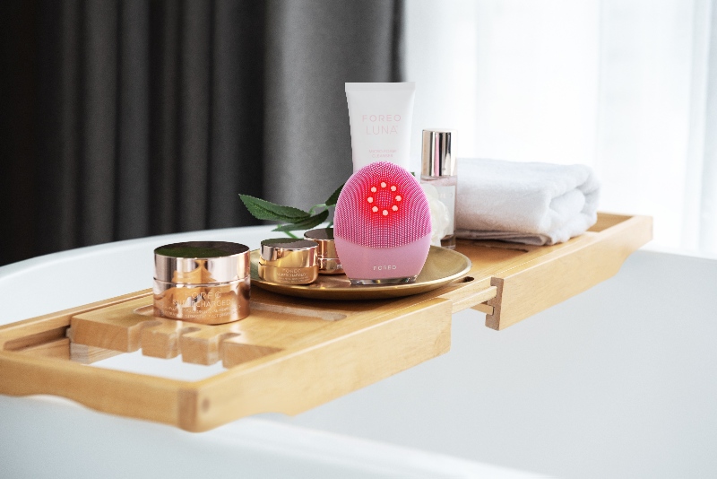 FOREO LUNA4plus Lifestyle 12 red light on 1