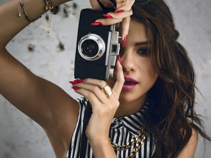 selena-gomez-neo-adidas-photos13