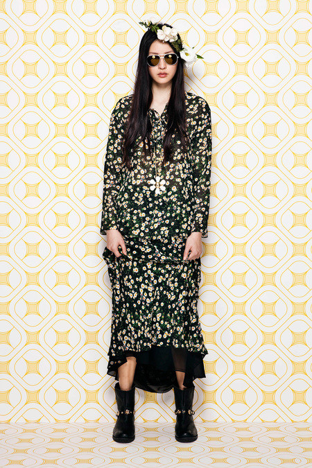 Moschino 022 1366.450x675