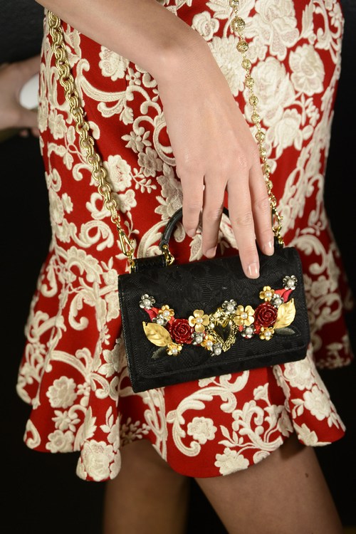 2 dolce-and-gabbana-summer-2015-women-fashion-show-backstage-51