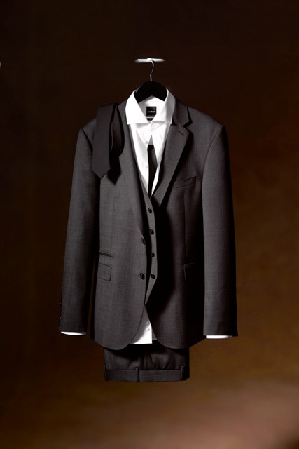 Komplet odijelo hlaceprsluksako 3.700 kn