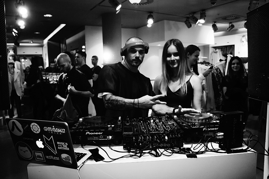 DJ