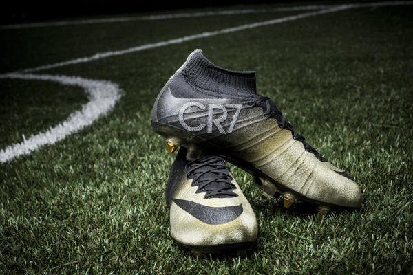 CR7 gold