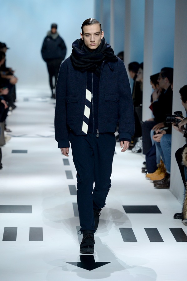 533437873FB00029 Y 3 Runway