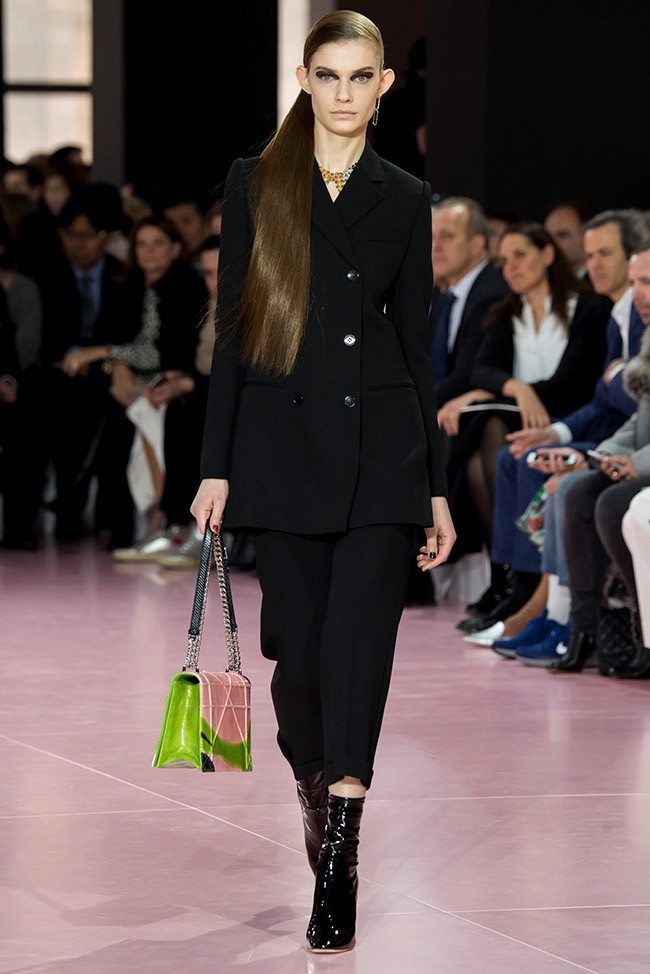 dior-fall-winter-2015-runway12