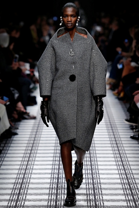 balenciaga-fall-winter-2015-runway01