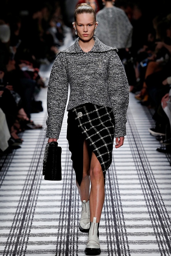 balenciaga-fall-winter-2015-runway07