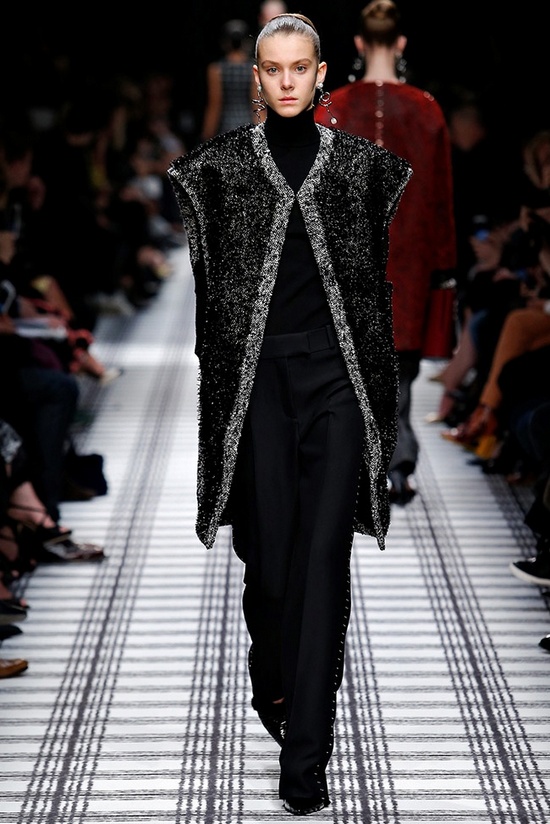 balenciaga-fall-winter-2015-runway10