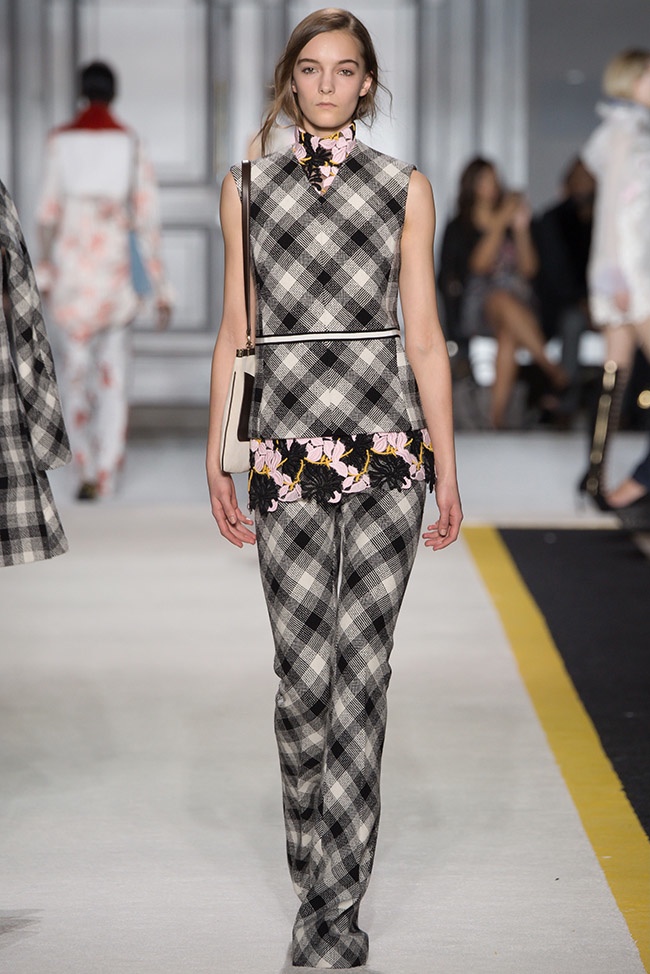 giambattista-valli-fall-winter-2015-runway26