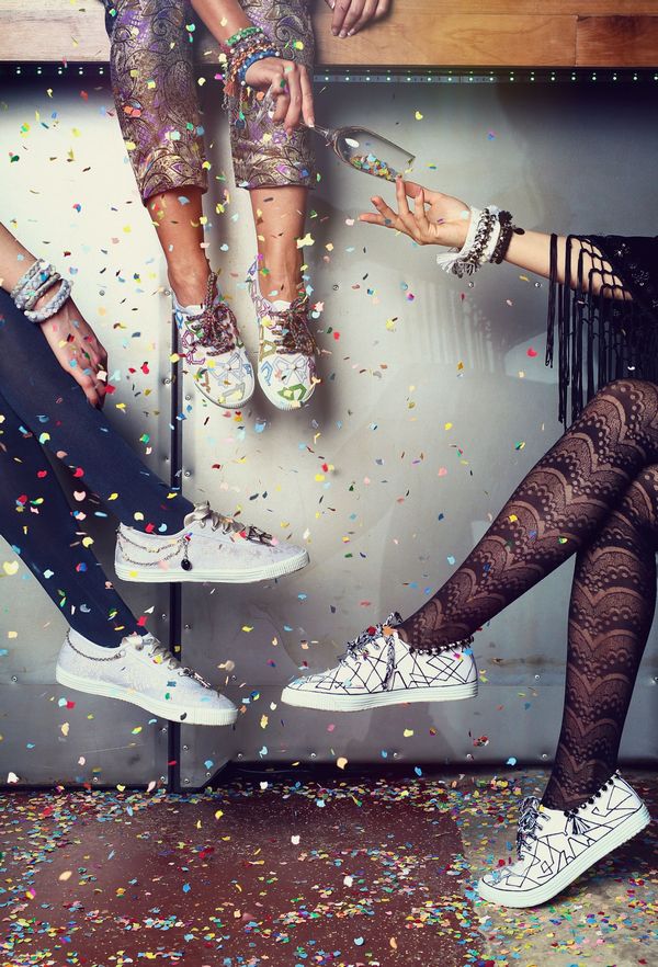 SHUZ noge coppan šank