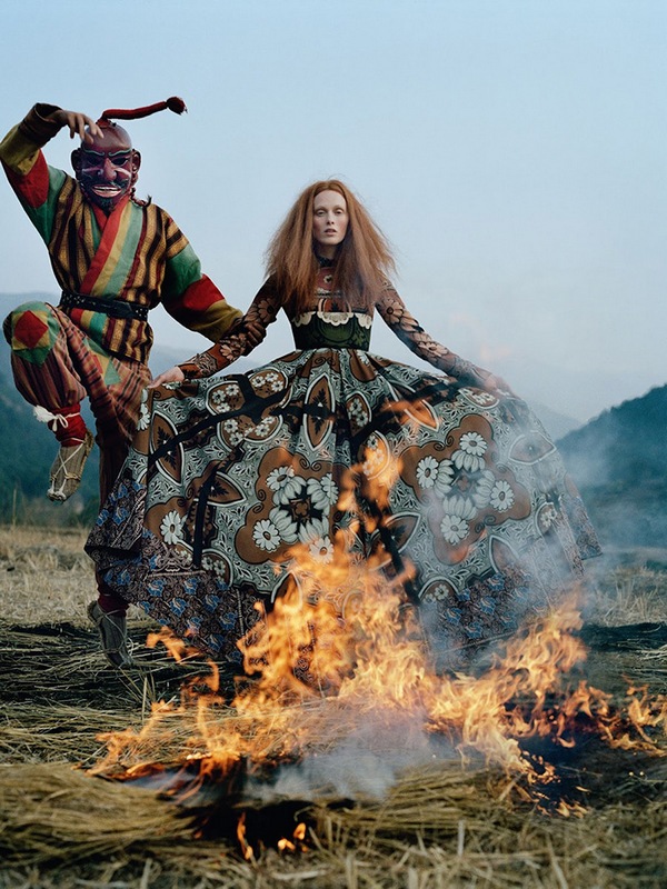 karen-elson-tim-walker-british-vogue-may-2015-04