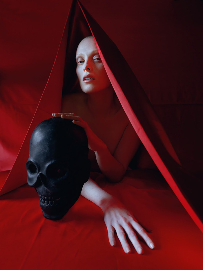 karen-elson-tim-walker-british-vogue-may-2015-08
