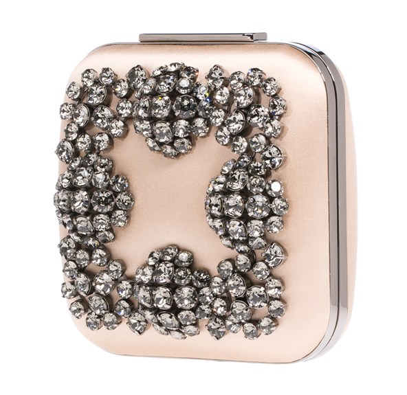 HANGI BEIGE-manolo-blahnik-vogue-24july15-pr b 592x888 cr