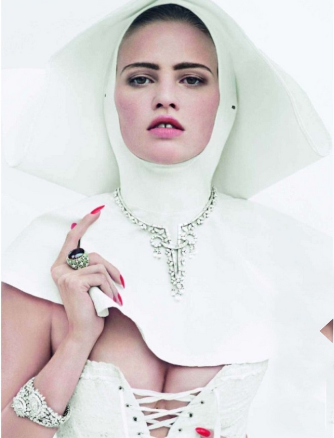 lara-stone-by-cedric-buchet-for-vogue-paris-december-2009-january-2010-1