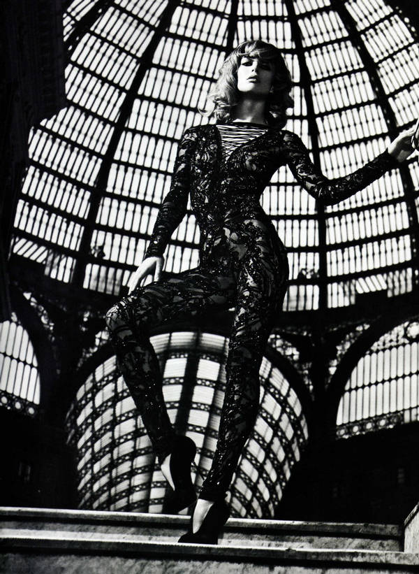 Raquel-Zimmermann-Vogue-Japan-5