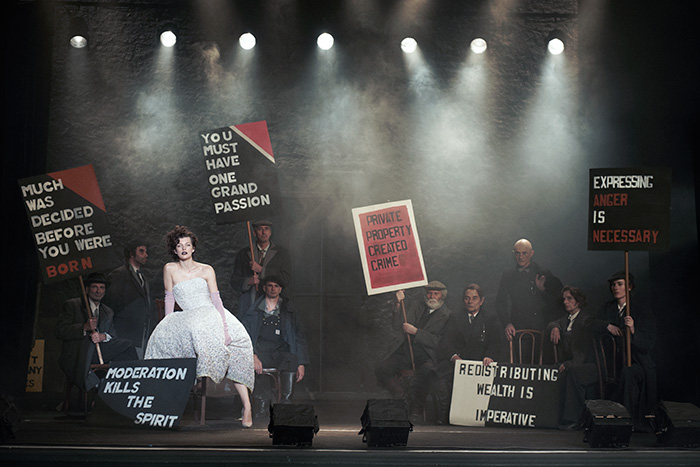 Dior-Looks-Peter-Lindbergh-2012-Christian-Dior-Haute-Couture-par-Raf-Simons-automne-hiver-2012