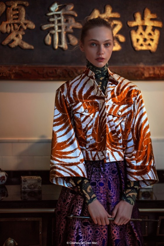 anja-rubik-sasha-pivovarova-by-chen-man-for-vogue-china-february-2016-560x840