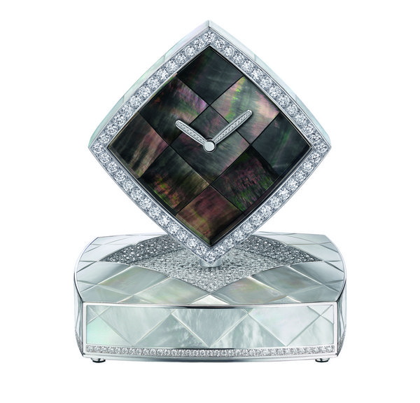 CLOCK SIGNATURE DE NACRE Fond Blanc cr