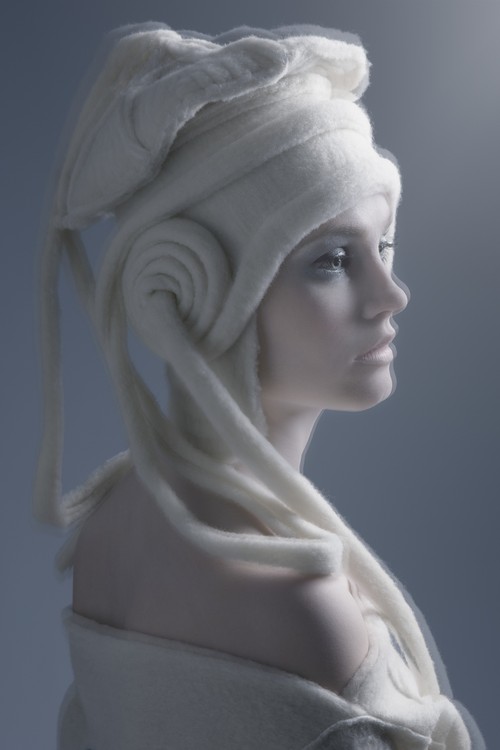 8. make-up za Izlozzbu modnih fotografija  Equilibrum fotografa Peer Lindgreen-a London i dizajnerice Milene Rogulj Galerija Stanccic Zagreb 3. Modni ormar  2008 