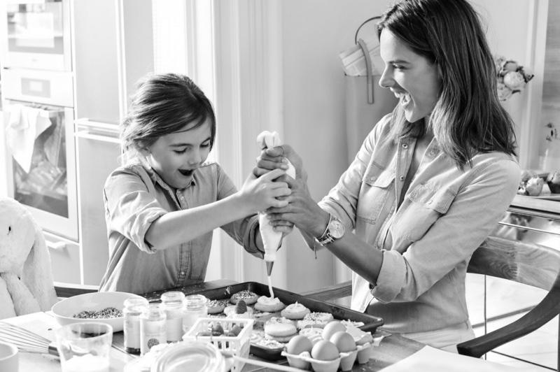 Alessandra-Ambrosio-Michael-Kors-Mothers-Day-2016-Campaign03