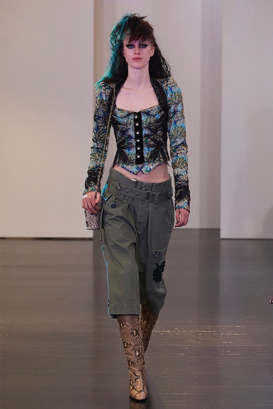 Marc-Jacobs-Resort-2017-Runway-Show09