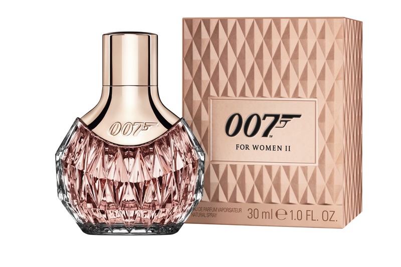 Woman II 30ml GoldBottle v2 8bit BottleAndBoxCOMP tif dl