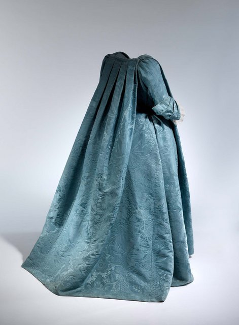 06-robe-volante-ca-1730