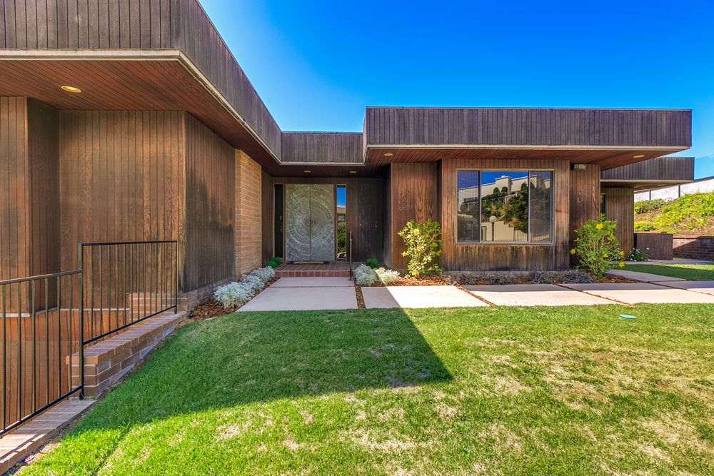 2285 N Hobart Blvd-004