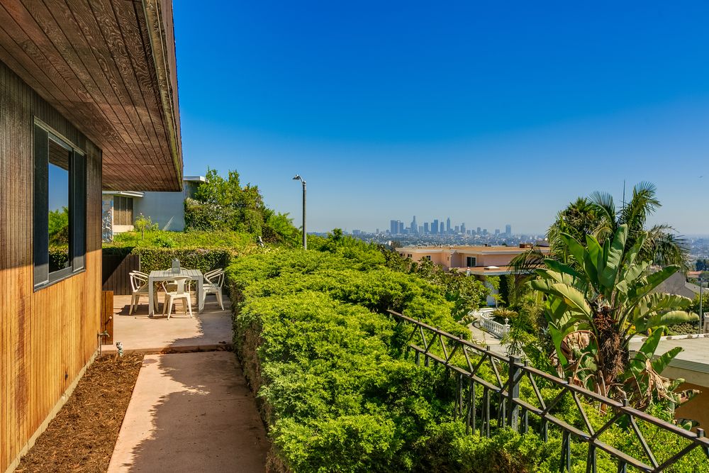 2285 N Hobart Blvd-020