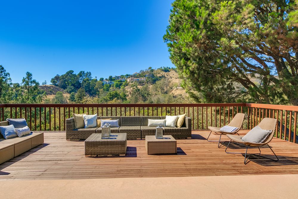 2285 N Hobart Blvd-049