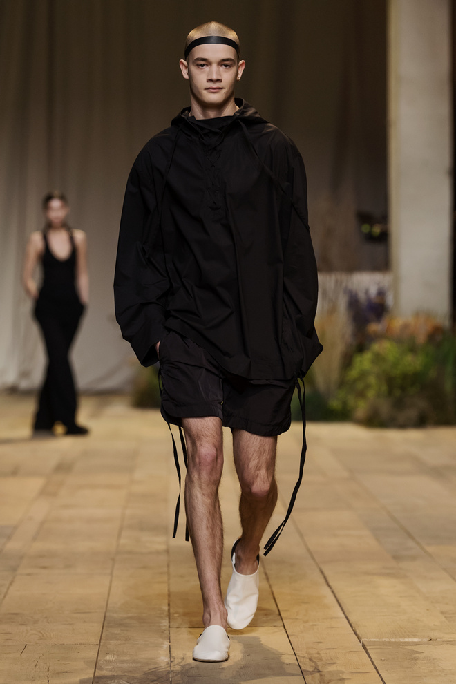 01 hm studio ss17 runway gigi hadid