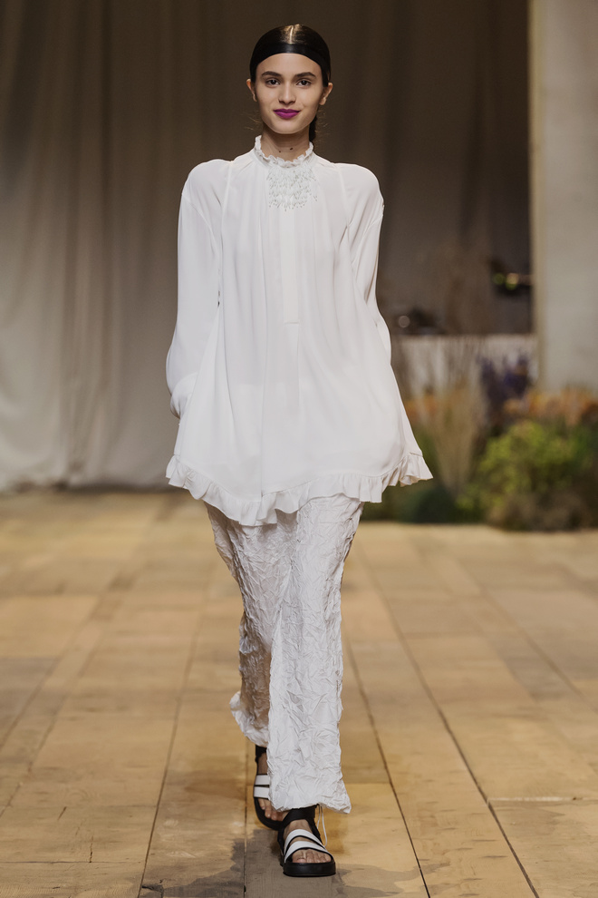 01 hm studio ss17 runway gigi hadid