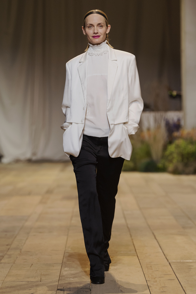 01 hm studio ss17 runway gigi hadid