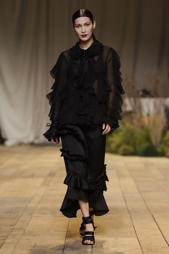 01 hm studio ss17 runway gigi hadid