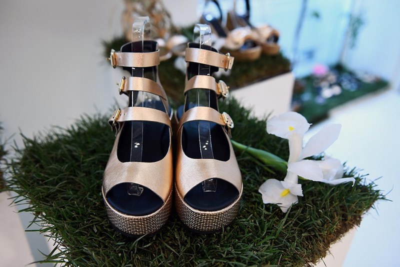 EXTRA DIMENSION BEAUTY CMYK 72