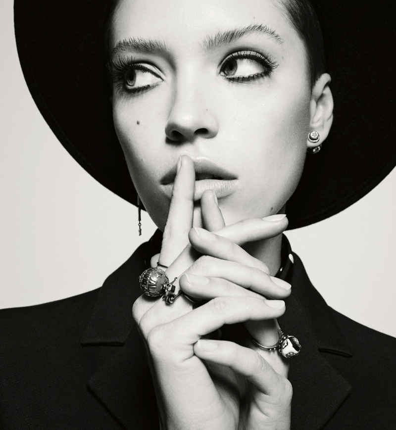 Loane Normand Model01