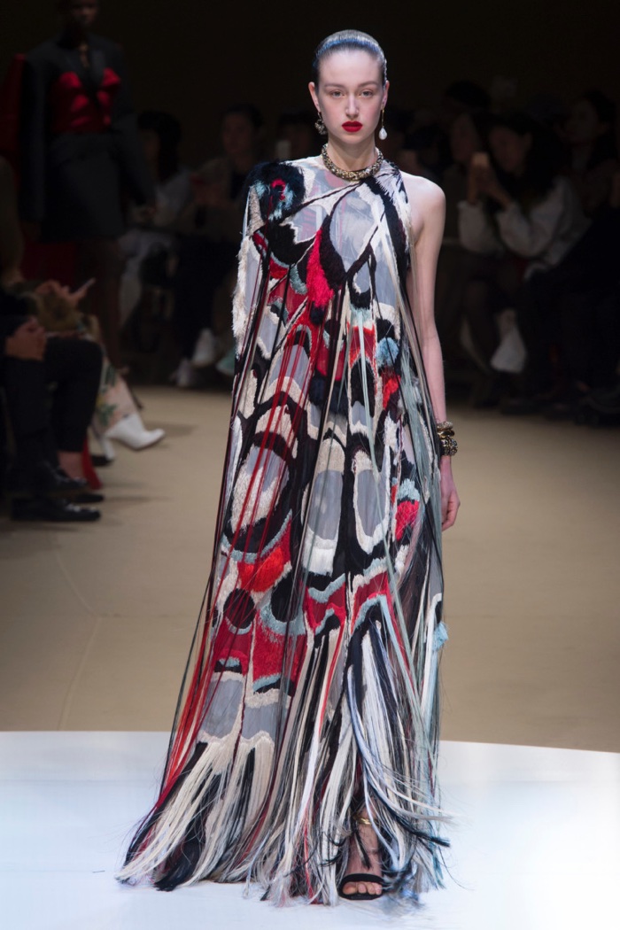 Alexander McQueen Fall Winter 2018 Runway01