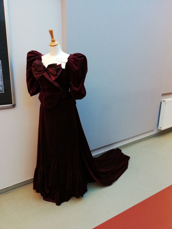 426px jane avril by toulouse lautrec