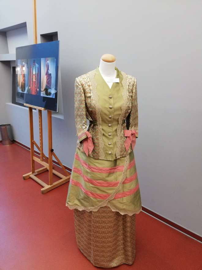 426px jane avril by toulouse lautrec