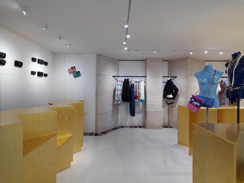 01 Boutique CHANEL Capri 2019 pictures by Massimo Listri 01 LD