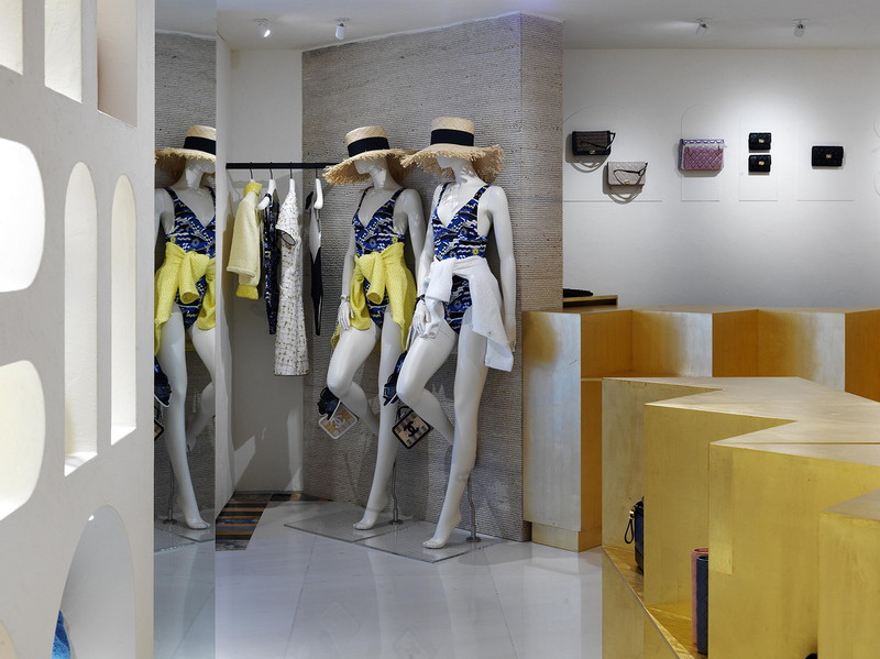 01 Boutique CHANEL Capri 2019 pictures by Massimo Listri 01 LD