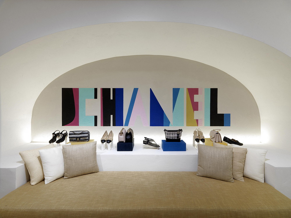 01 Boutique CHANEL Capri 2019 pictures by Massimo Listri 01 LD