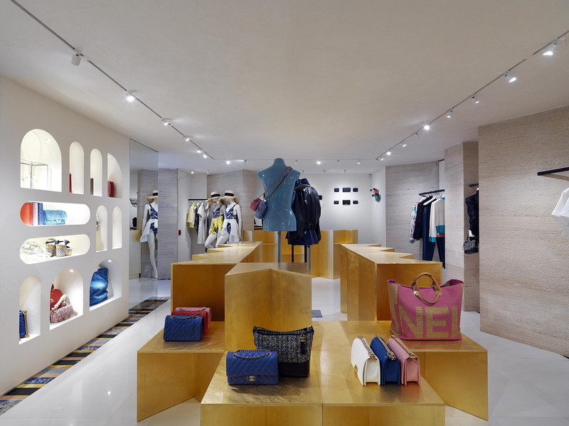 01 Boutique CHANEL Capri 2019 pictures by Massimo Listri 01 LD