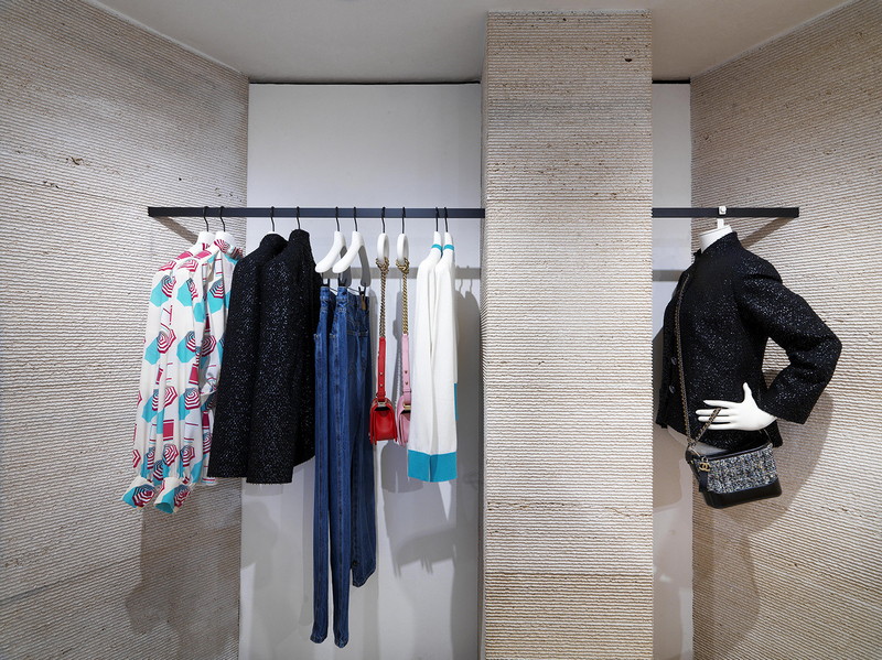 01 Boutique CHANEL Capri 2019 pictures by Massimo Listri 01 LD